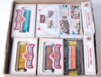 Lot 898 - 14 Bachmann 'N' gauge American outline Freight...