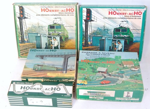Lot 737 - Hornby Acho accessories: 2x 7700 'Bloc Systeme'...