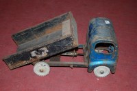 Lot 1698 - A Triang tinplate model of a 4 wheel tipper truck