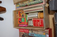 Lot 1736 - A qty mixed board games, puzzles & collectable...