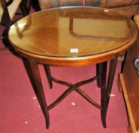 Lot 1519 - An Edwardian mahogany and chequer strung oval...