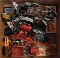 Lot 3350 - A box of mixed tinplate to include traction...