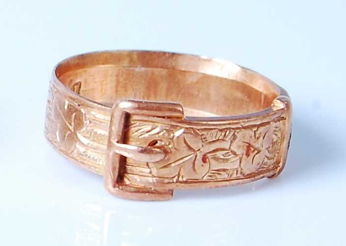 Lot 2567 - A Victorian 18ct gold belt ring, having leaf...