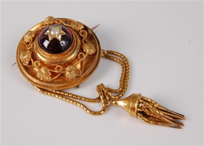 Lot 1177 - A late Victorian yellow metal garnet set...
