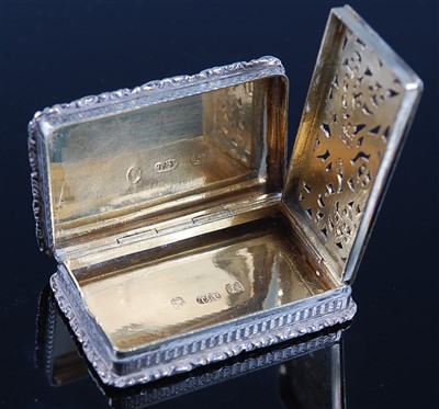 Lot 1121 - A William IV silver 'castle-top' vinaigrette,...