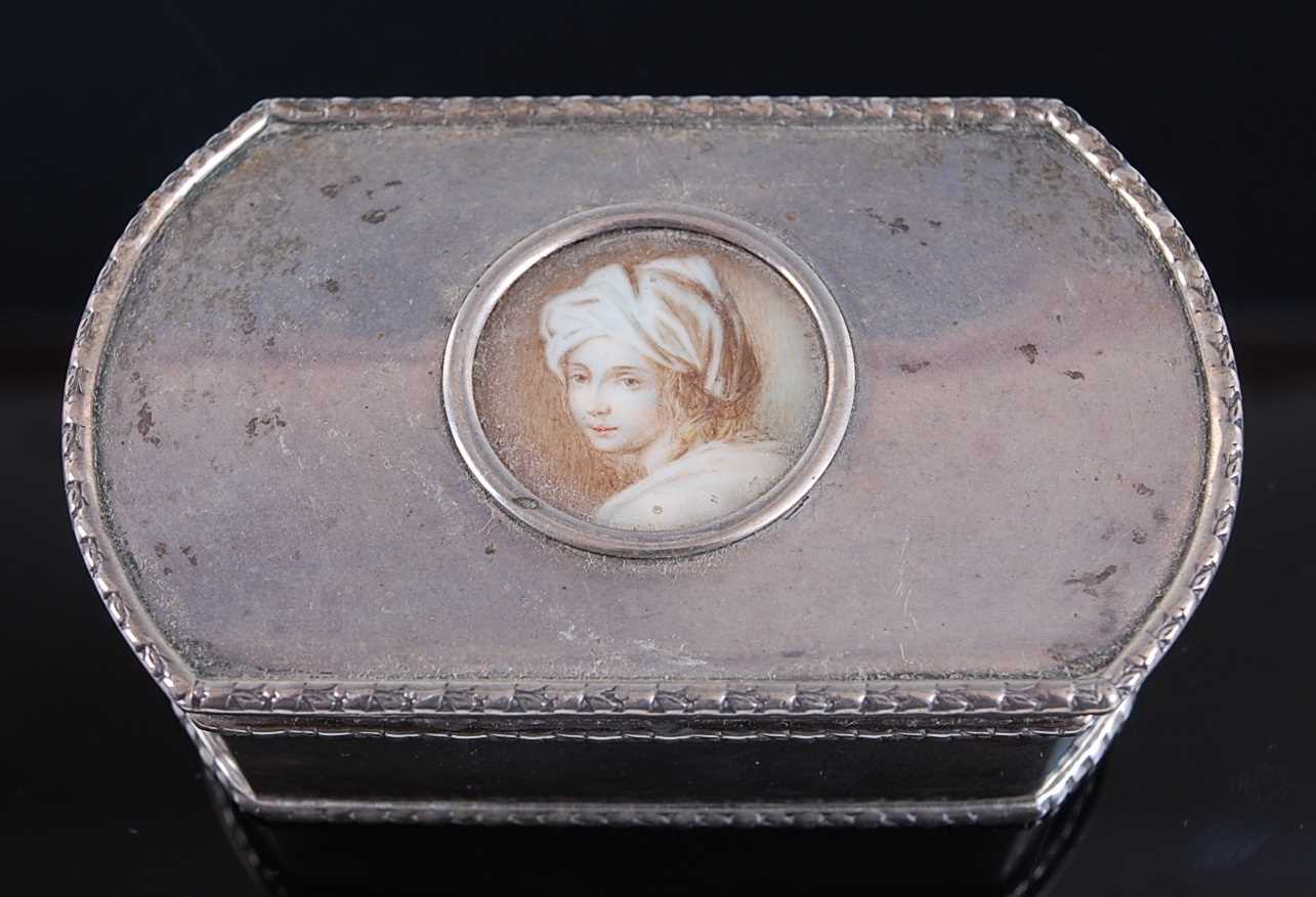 Lot 1125 - An Edwardian silver table snuff box, of...