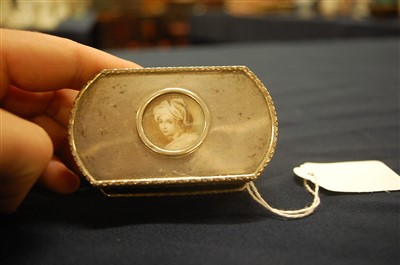 Lot 1125 - An Edwardian silver table snuff box, of...