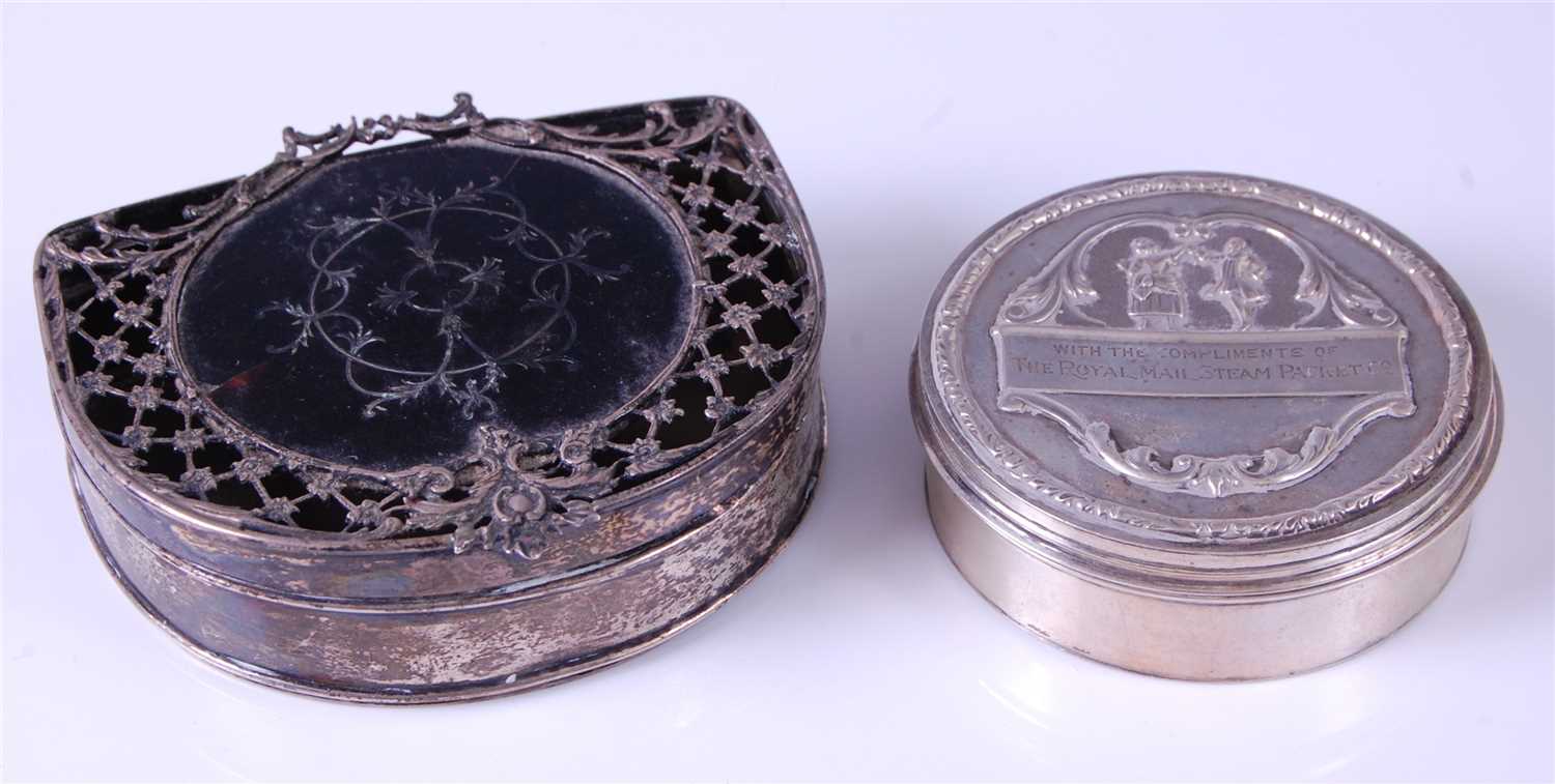 Lot 1133 - A George V silver trinket box and cover, of...