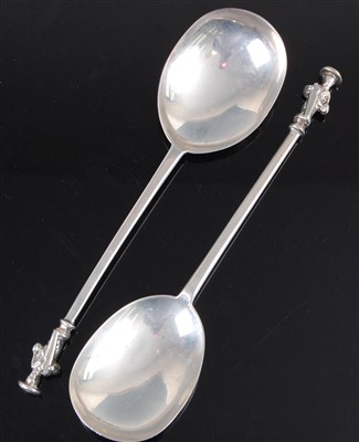Lot 1149 - A George II silver anointing spoon, having...