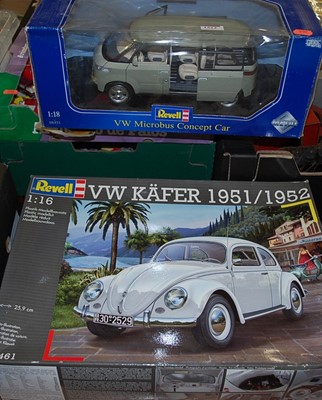 Lot 1512 - A boxed Revell VW Microbus concept car, and a...