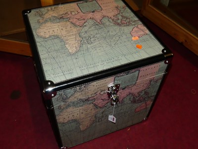 Lot 1136 - A graduated set of three trunks, each with...
