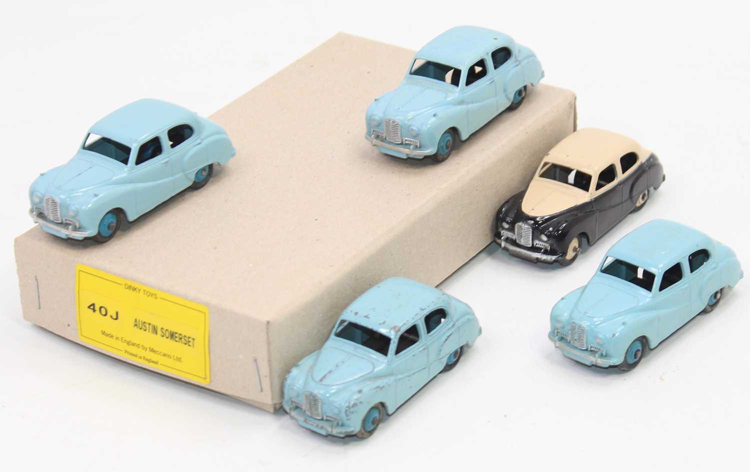 Lot 1067 - Dinky Toys 40j Austin Somersets in...