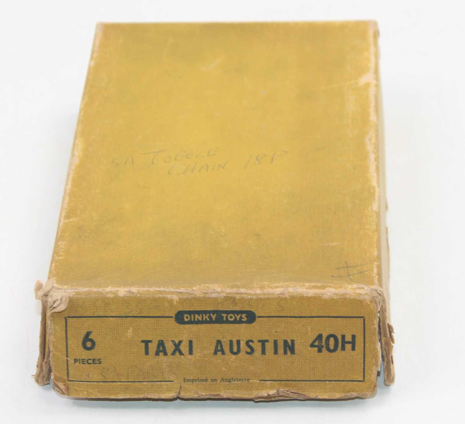 Lot 1060 - Dinky Toys 40h Austin Taxi empty original...