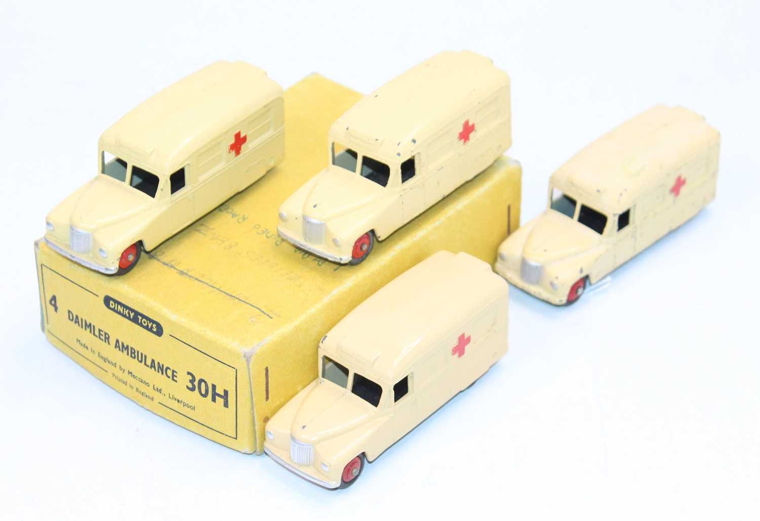 Lot 1011 - Dinky Toys No. 30H Daimler Ambulance original...