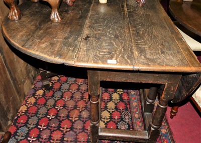 Lot 1489 - An early 20th century oak drop leaf dining...