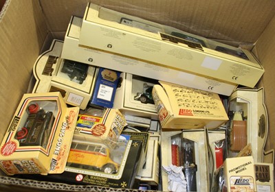 Lot 1520 - A collection of various boxed modern issue...