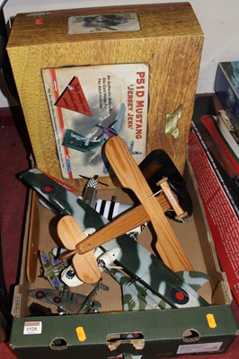 Lot 1528 - A collection of various boxed and loose...