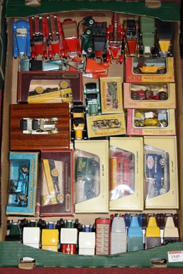 Lot 1549 - One tray containing various boxed and loose...