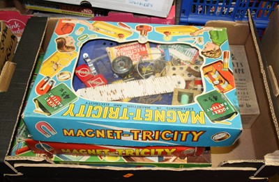 Lot 1564 - Four various scientific children's interest...