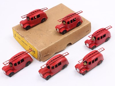 Lot 1048 - Dinky Toys No. 25H Fire Engine original trade...