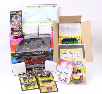 Lot 909 - One box of mixed modern issue diecast to...
