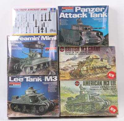 Lot 1450 - Collection of 1/32nd and 1/72nd scale plastic...