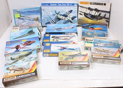 Lot 1451 - 16 mixed scale boxed Aircraft and Military...