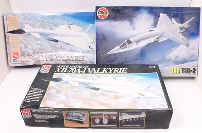 Lot 1452 - 3 boxed plastic Aircraft kits, to include...