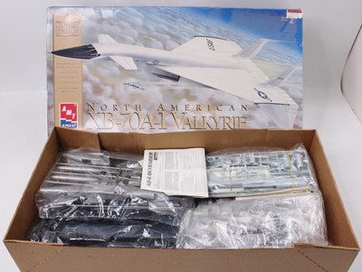 Lot 1453 - 3 various boxed Military and Aircraft plastic...
