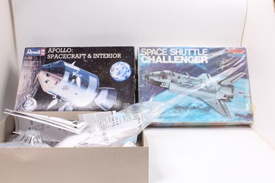 Lot 1454 - Boxed Space related plastic kit group, 2...