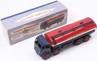 Lot 1114 - Dinky Toys 942 Foden 14-Ton 'Regent' Tanker,...