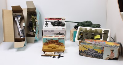 Lot 1782 - 6 various boxed tinplate and plastic military...