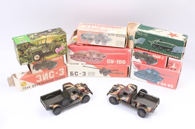 Lot 1783 - 11 various boxed and loose Military vehicles,...