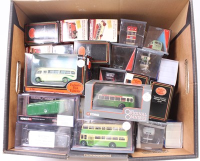 Lot 946 - 30 various boxed and plastic cased 1/76th...