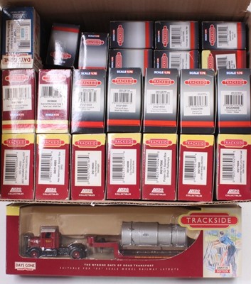 Lot 949 - 70+ various boxed Classix, Trackside and Lledo...