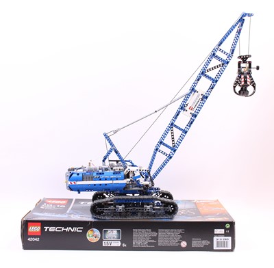 Lot 833 - Lego Technic No.42042 Crawler Crane, built...