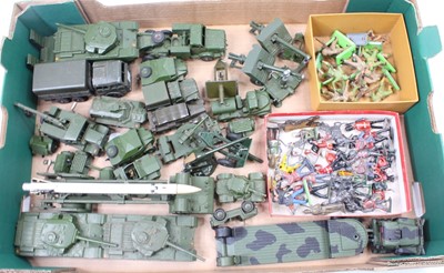 Lot 1149 - A tray containing mainly Dinky Toys military...
