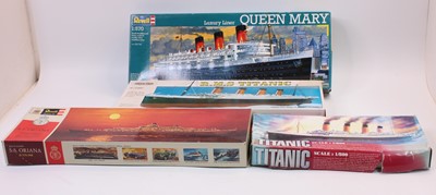 Lot 1488 - 4 various boxed Ship plastic kits by Revell...