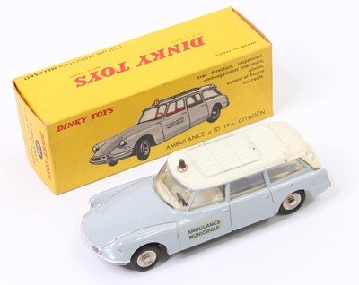 Lot 1168 - French Dinky Toys, 556, Citroen ID19 ambulance,...