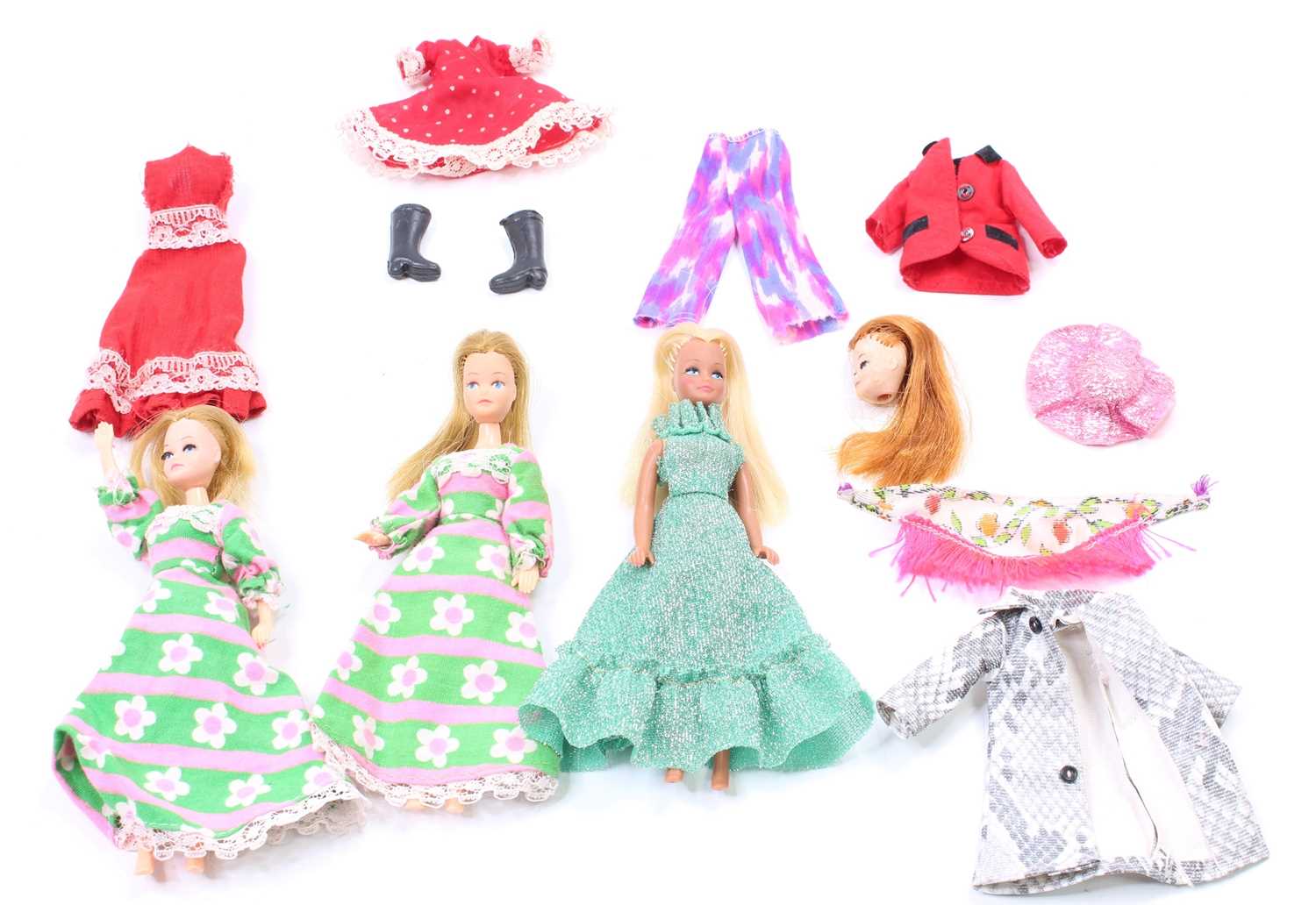Lot 779 - Collection of Pippa Dolls and accessories, to...