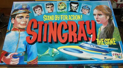 Lot 1495 - A tray of Stingray related collectables to...