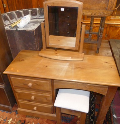Lot 1383 - A modern pine effect single pedestal dressing...
