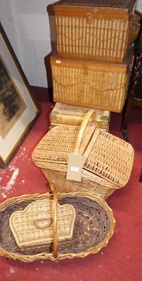 Lot 1079 - Assorted wicker, to include various baskets,...
