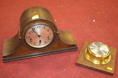Lot 742 - An early 20th century oak cased 8-day mantel...