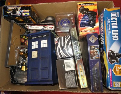 Lot 1498 - A quantity of Star Wars, Dr Who and sci-fi...