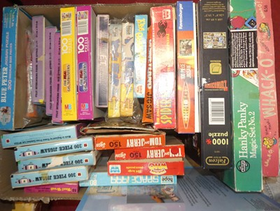 Lot 1511 - A quantity of children's puzzles and board...