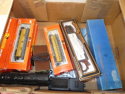Lot 1530 - A quantity of H0 and 00 gauge locomotives and...