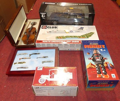 Lot 1596 - A mixed lot containing a 1/18 scale diecast...