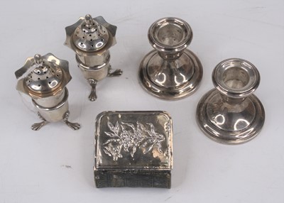 Lot 313 - A pair of Edwardian silver peppers, each...
