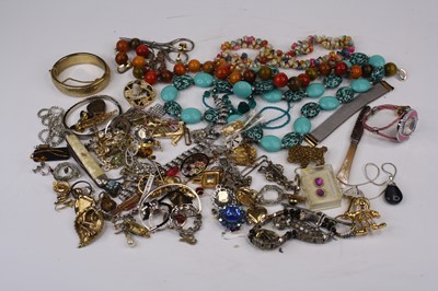 Lot 398 - A collection of costume jewellery to include...